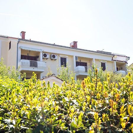 Apartments Bo Malinska Luaran gambar